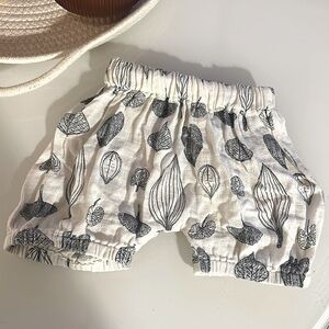 Kate Quinn Organic Cotton Woven Leaf Imprint Shorties| 3-6 months baby